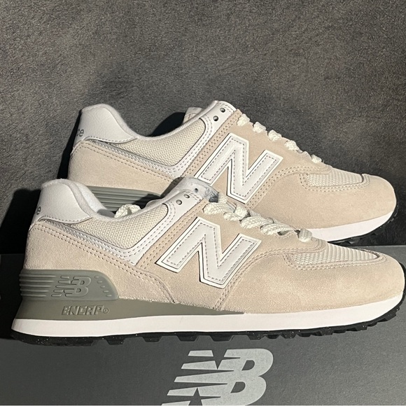 New Balance Women’s Sneakers 574 White Size 6.5 US - Picture 1 of 10